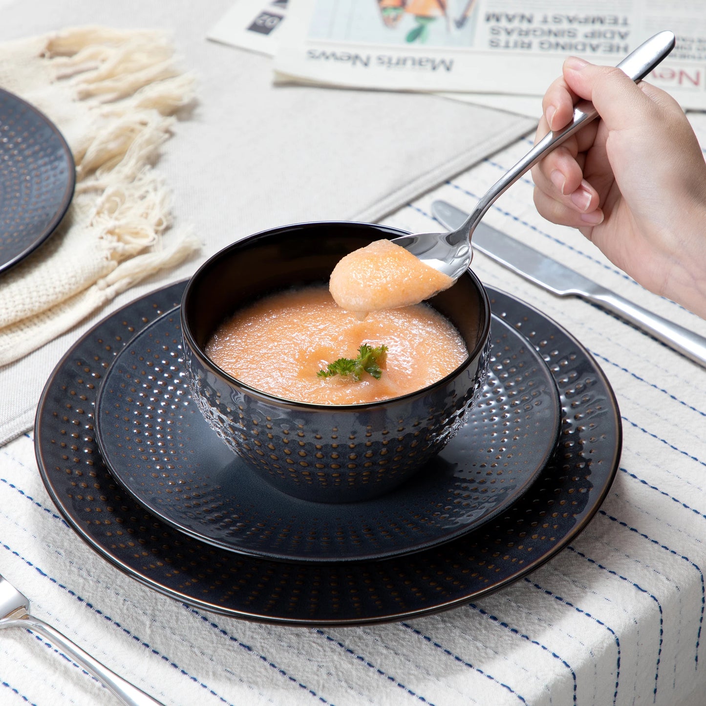 Vancasso 4-32 Piece Embossed Relief Stoneware Tableware Set with Dinner/Dessert Plate/Soup Bowl/Mug Service for 4/8/12