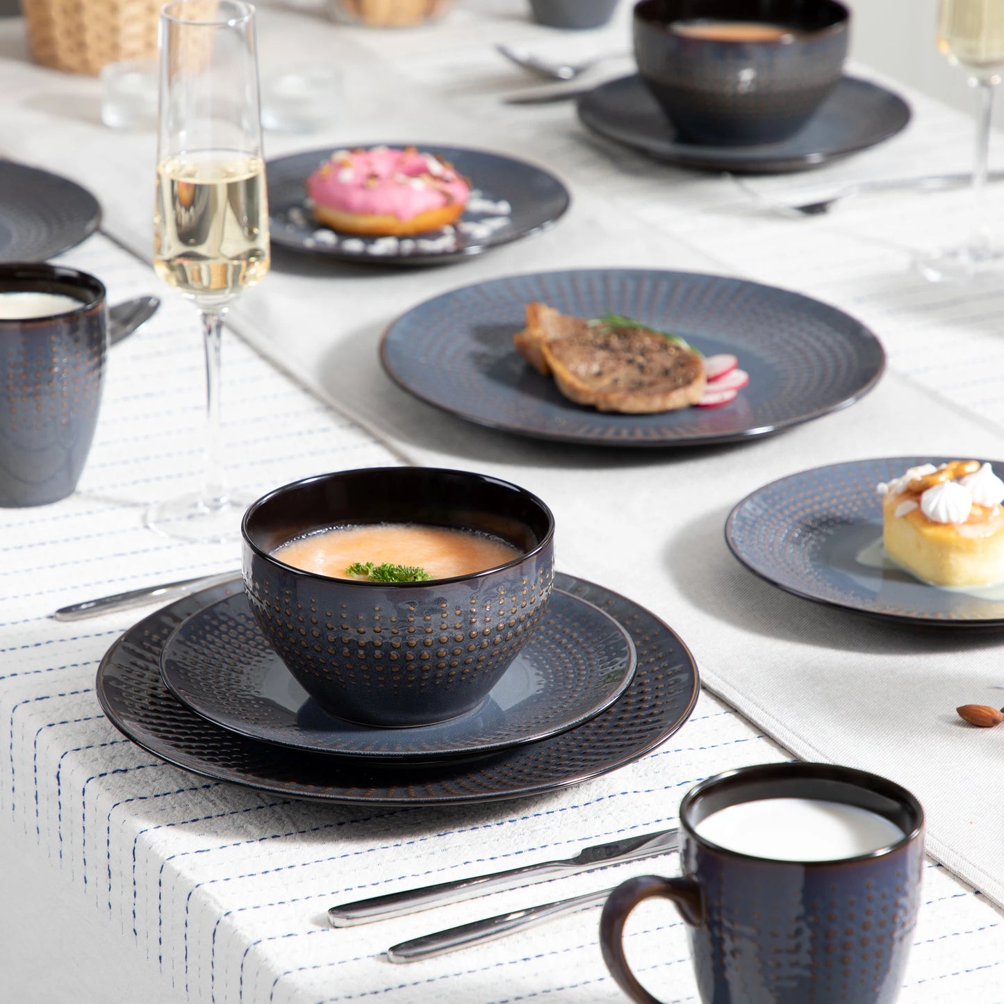 Vancasso 4-32 Piece Embossed Relief Stoneware Tableware Set with Dinner/Dessert Plate/Soup Bowl/Mug Service for 4/8/12